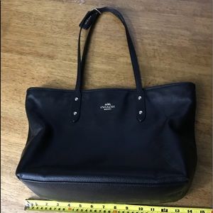 Coach City Zip Tote- Black